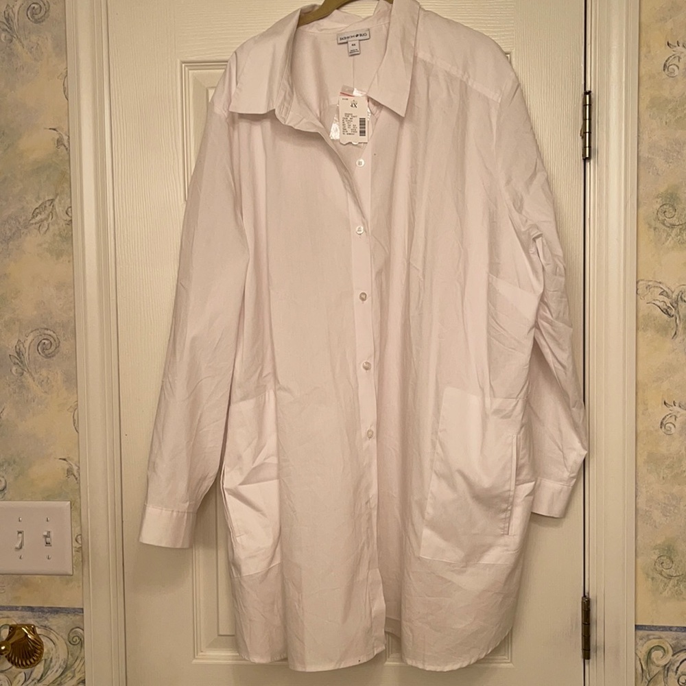 NWT White blouse with pockets